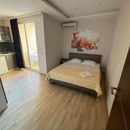 Apartments Lati Ulcinj Bagian luar foto