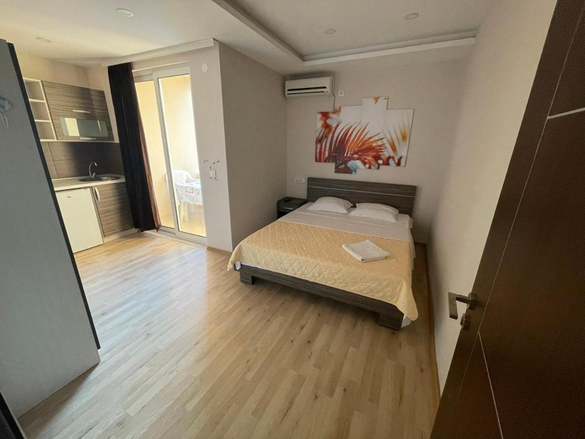 Apartments Lati Ulcinj Bagian luar foto