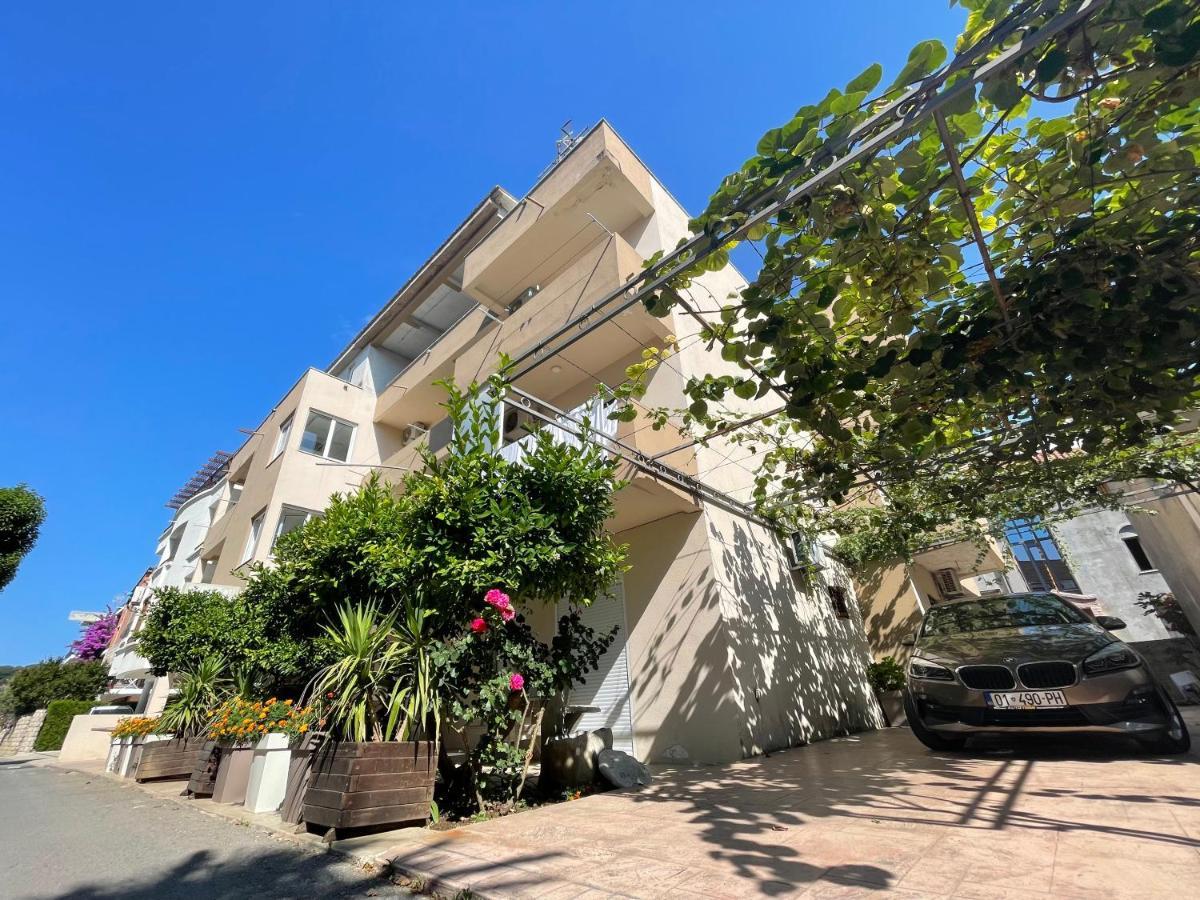 Apartments Lati Ulcinj Bagian luar foto