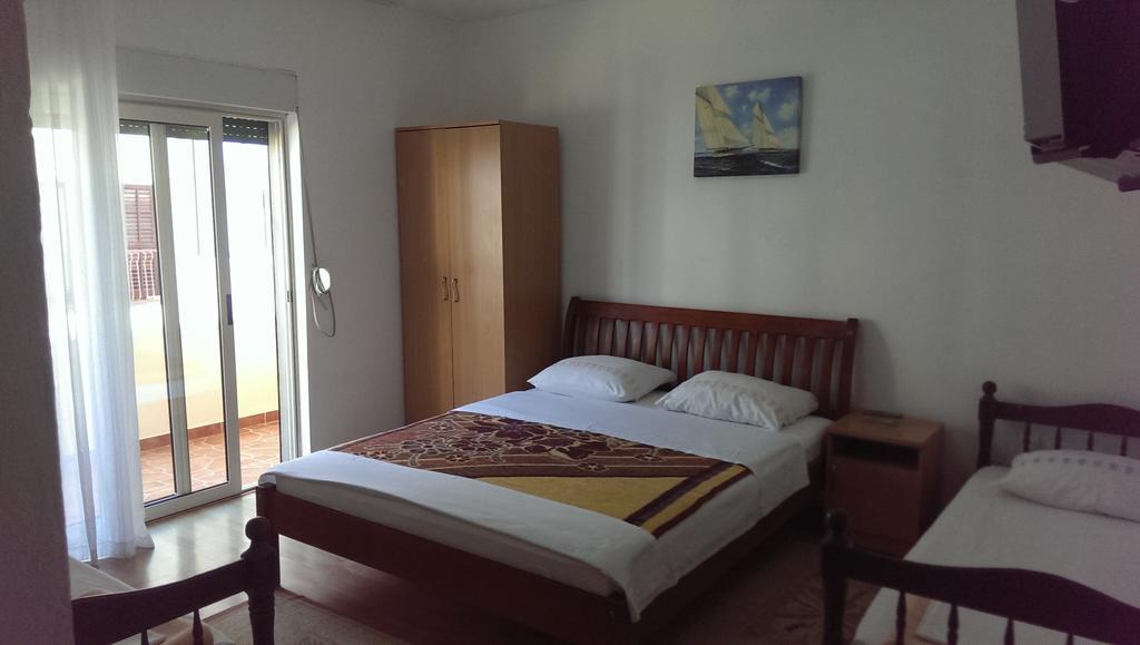 Apartments Lati Ulcinj Ruang foto