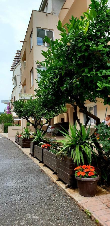 Apartments Lati Ulcinj Bagian luar foto